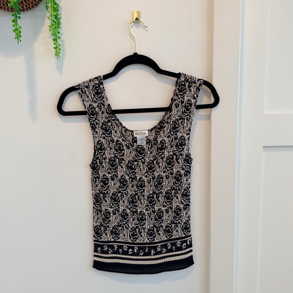 Nicola Y2K Euro Crinkle Floral Print Women's Tank Top Black Cream Design Size S